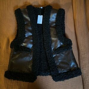 Weworewhat reversible shearling vest, size small, color brown/black combo